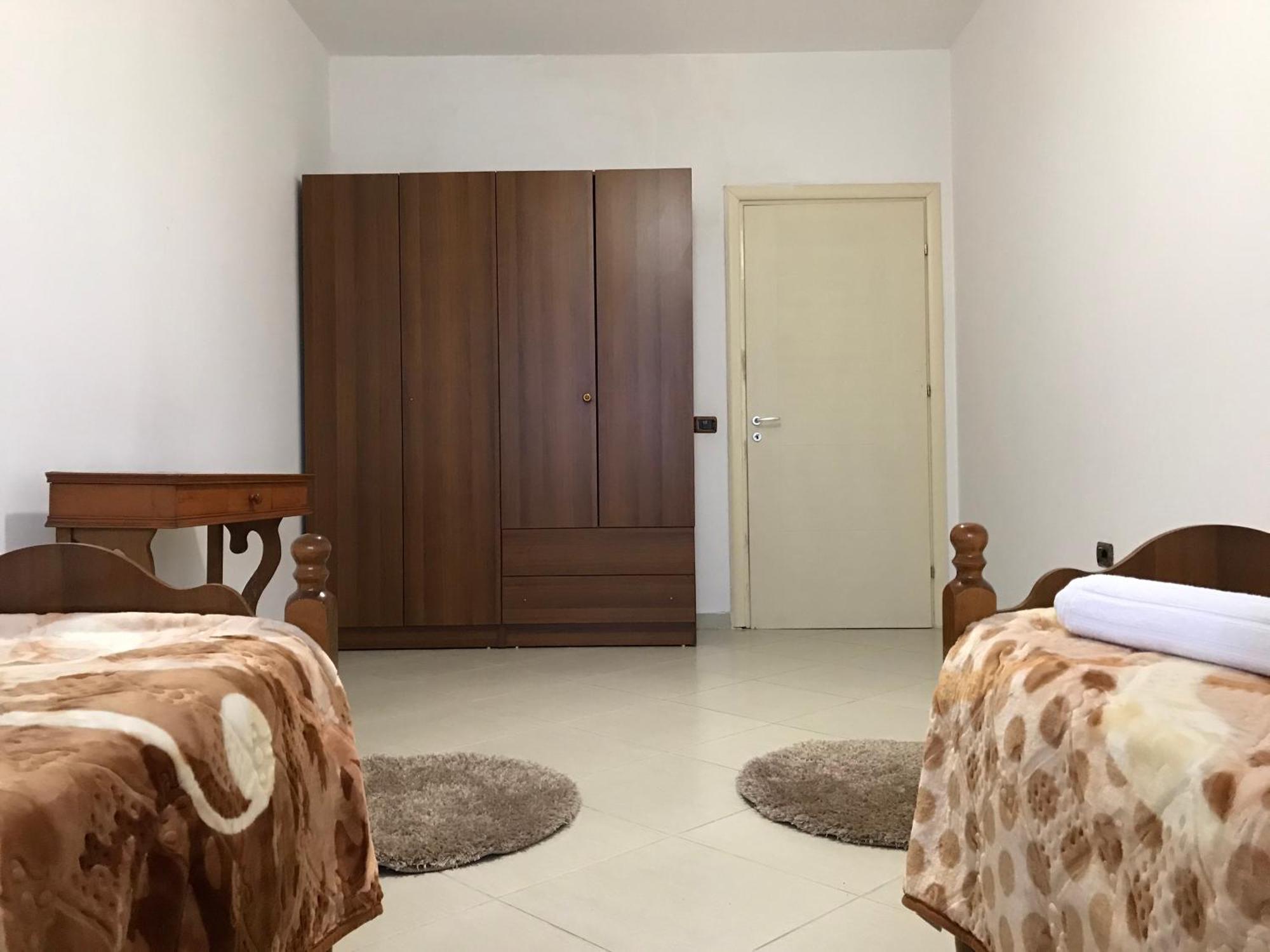 Home Sweet Home 1 - Guest House Τίρανα Δωμάτιο φωτογραφία